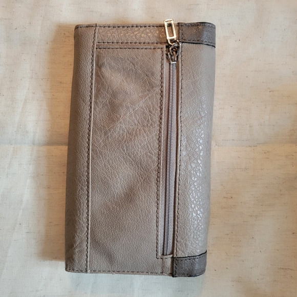Guess Wallet - Picture 3 of 3